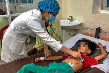 Tiêm vắc xin phòng bệnh bạch hầu cho 40.000 người ở Quảng Ngãi