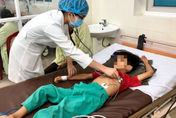 Hết "bệnh lạ", huyện nghèo Quảng Ngãi lo sốt vó vì bệnh bạch hầu