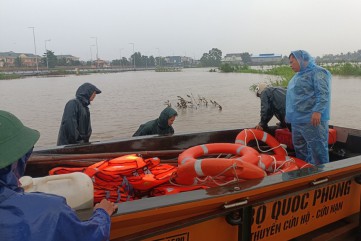 Lực lượng vũ trang tỉnh Quảng Ngãi  nỗ lực tìm kiếm người đuối nước