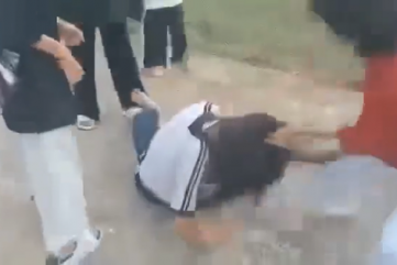 Nữ sinh ở Bình Sơn bị đánh hội đồng, kéo lê trên đường