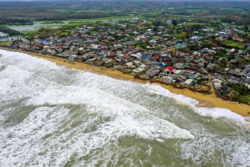 Quảng Ngãi yêu cầu người dân vùng ảnh hưởng bão không ra khỏi nhà