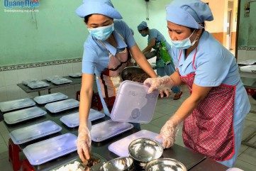 Giám sát chặt các bếp ăn trường học