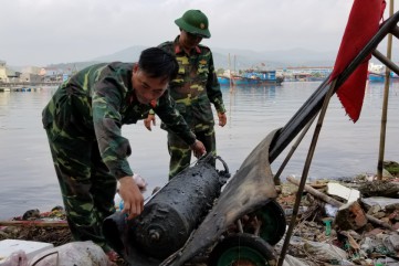 Tìm thấy quả ngư lôi nặng gần 1 tạ ở Quảng Ngãi